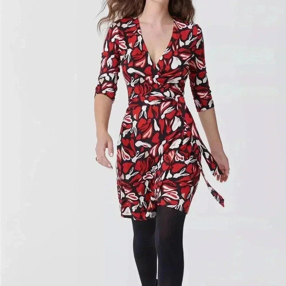 Diane Von Furstenberg Julian Silk Jersey Wrap Dress in Rabbit Hearts Red XXS EUC - Picture 3 of 12